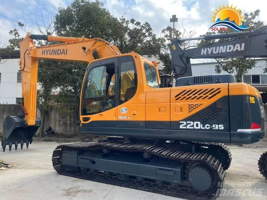 Hyundai R220LC-9S Колесни екскаватори