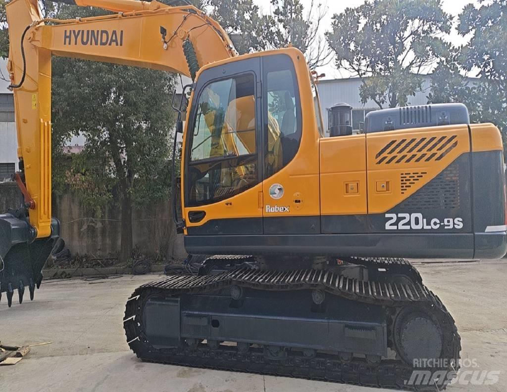 Hyundai R220LC-9S Колесни екскаватори