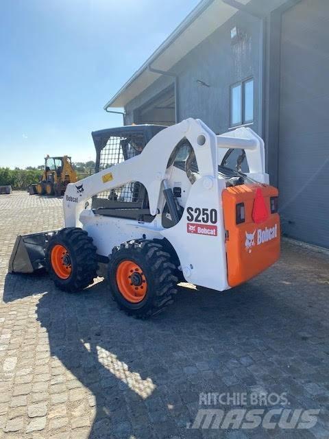 Bobcat S 250 Мини товарачи
