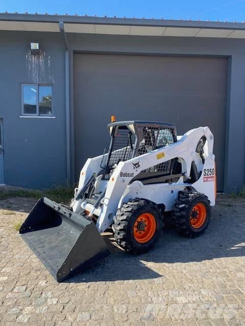 Bobcat S 250 Мини товарачи
