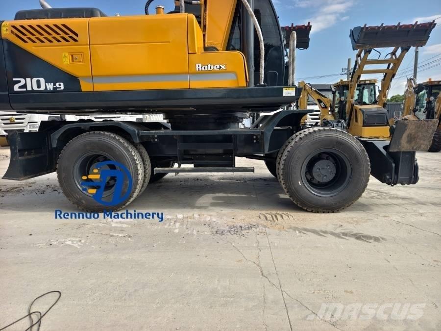 Hyundai 210W-9 Колесни екскаватори