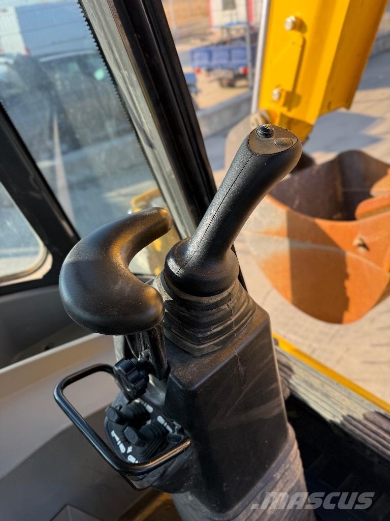 New Holland B 115 Товарач със заден ексватор