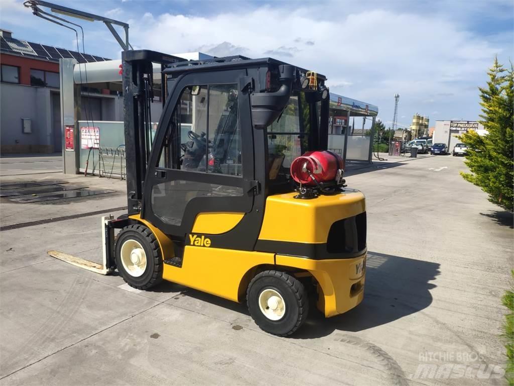 Yale GLP30VX Камиони с АГУ