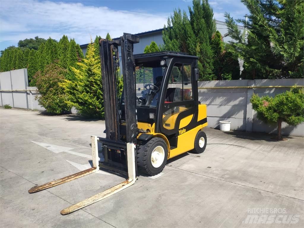 Yale GLP30VX Камиони с АГУ
