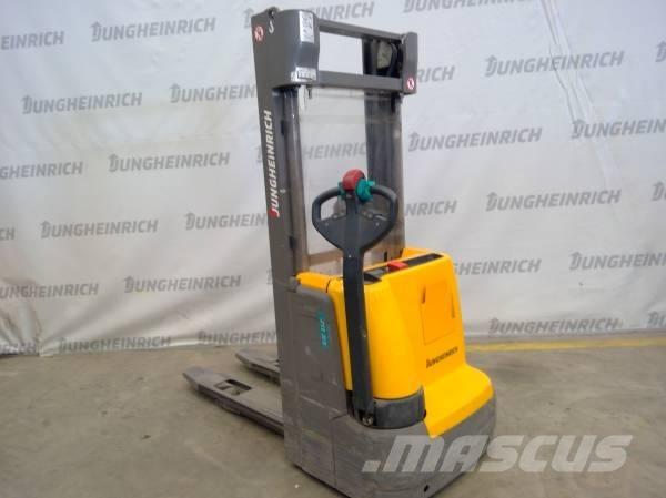 Jungheinrich EJC 112 Колички високоповдигачи с теглич