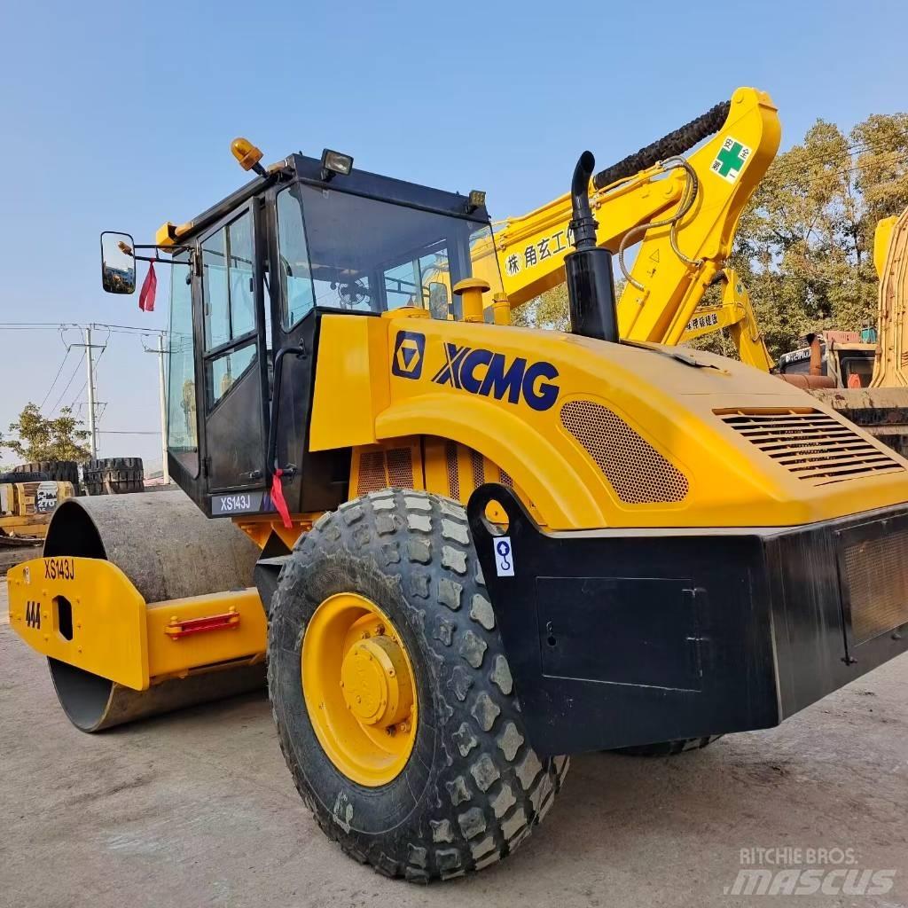 XCMG XS 142 J Еднобарабанни ролки
