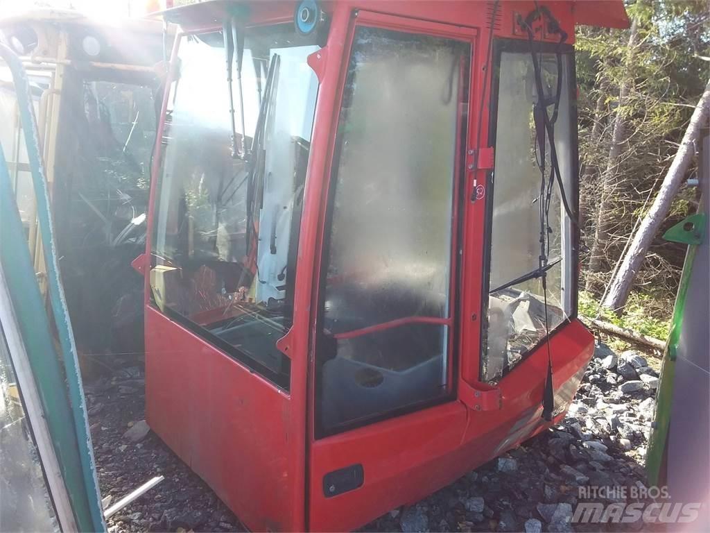 Komatsu 895 Кабина