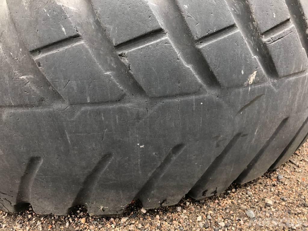 Nokian 400/80R28 Колелета/Гуми