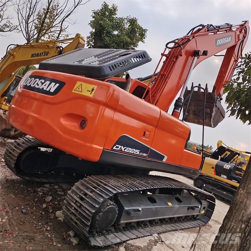 Doosan DX 225 Верижен екскаватор