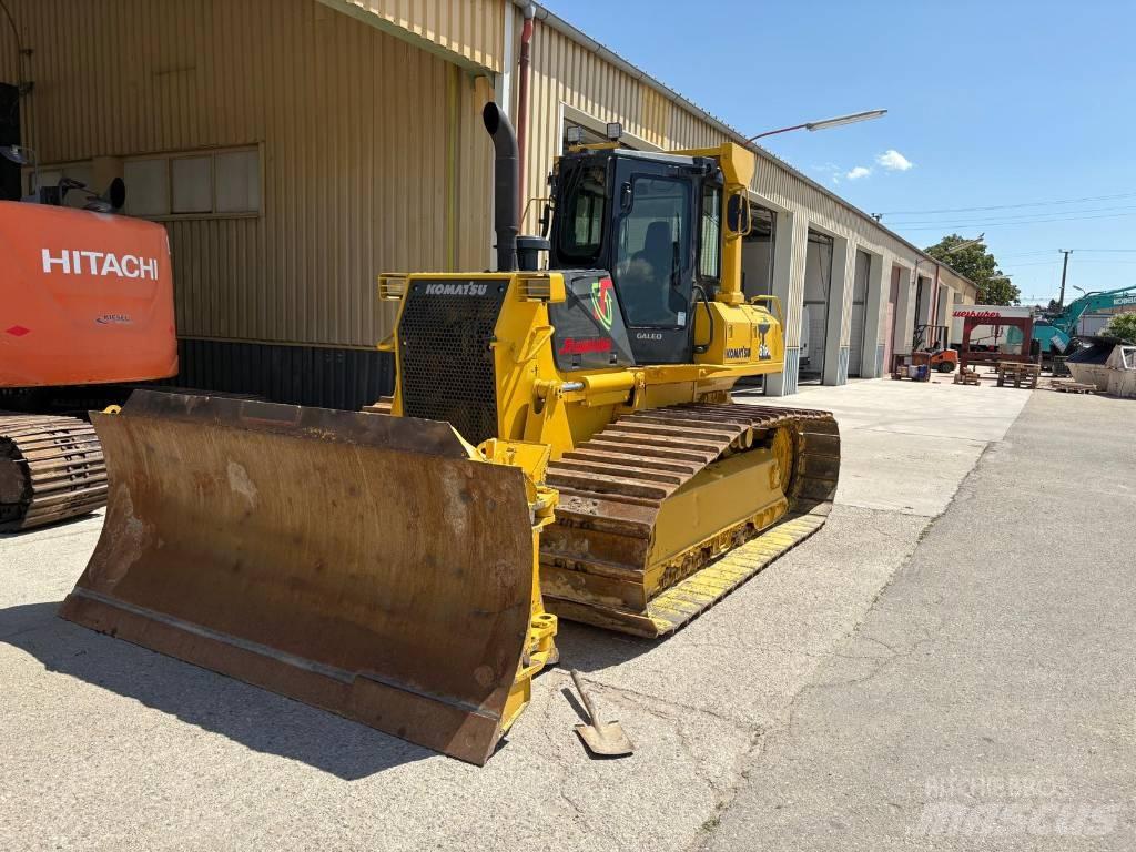 Komatsu 61 PX Верижни булдозери
