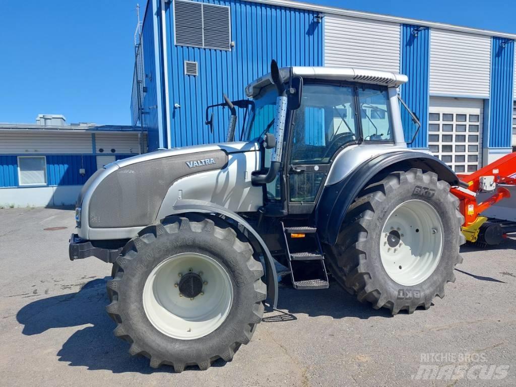 Valtra M 120 E Трактори