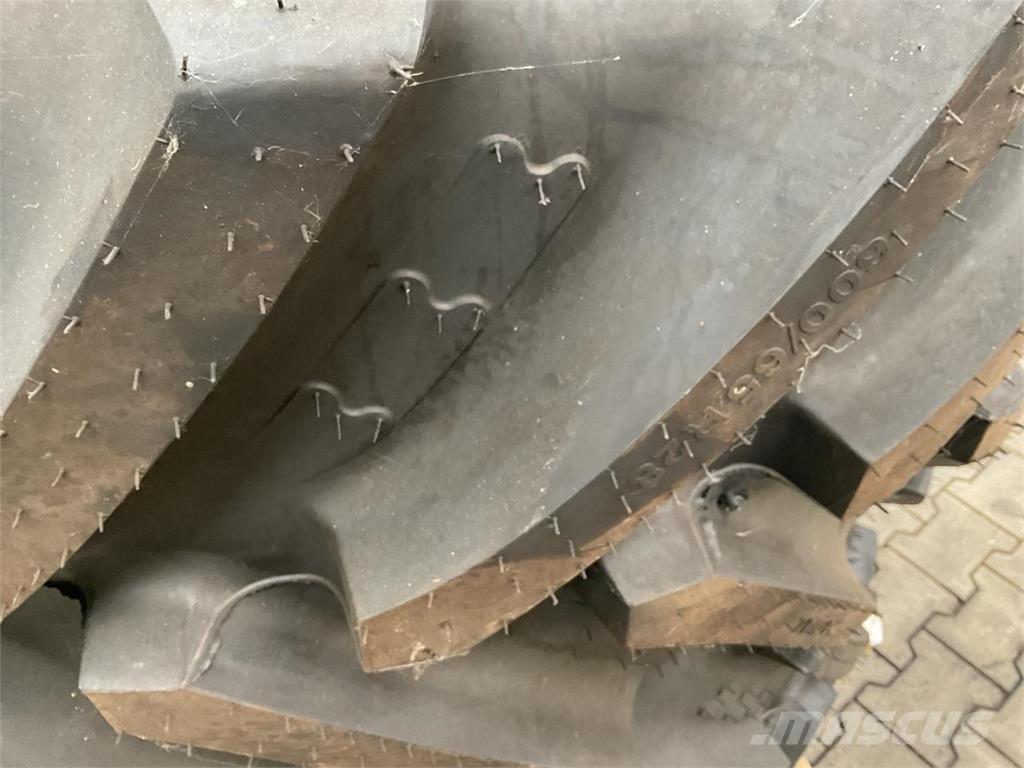 BKT 600/65R28 Колелета/Гуми