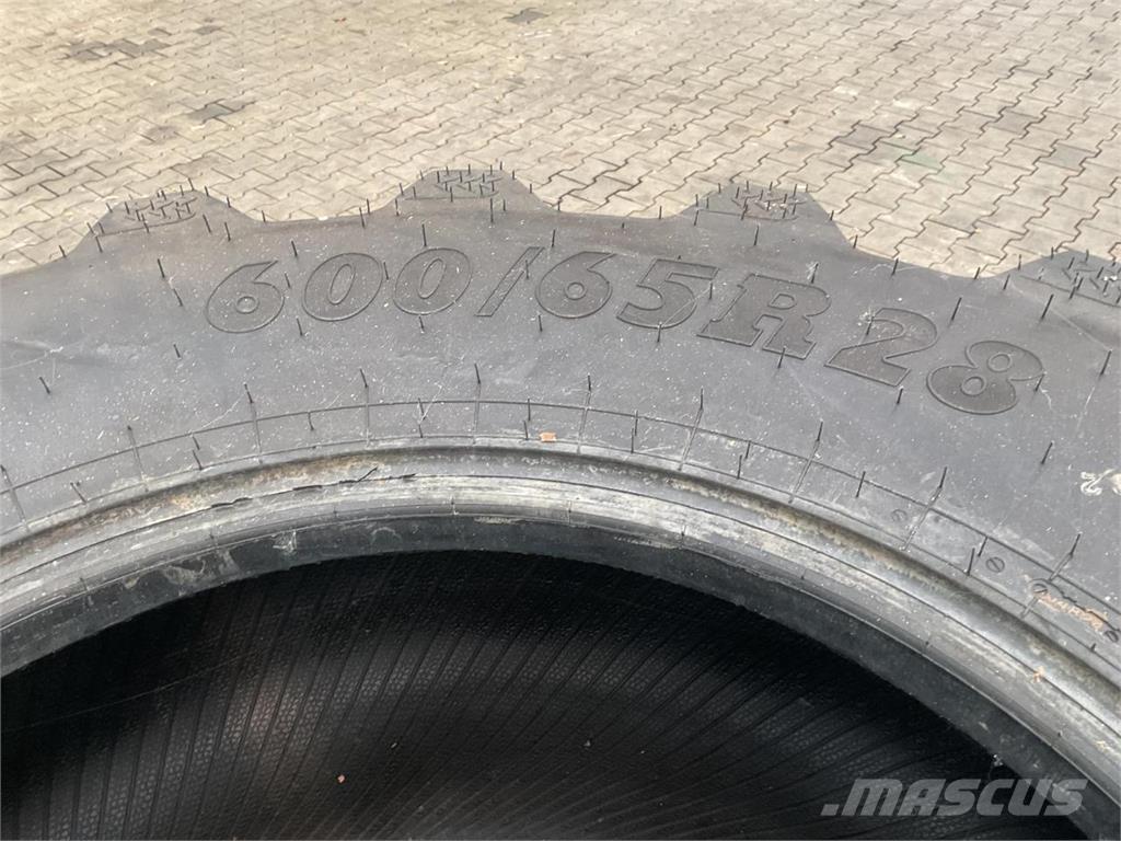 BKT 600/65R28 Колелета/Гуми