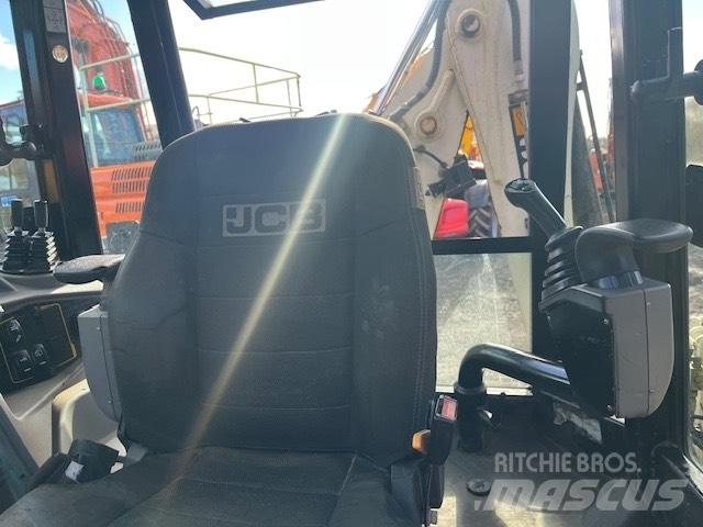 JCB 3CX Compact Товарач със заден ексватор