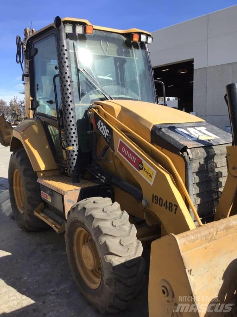 CAT 420 F2 Товарач със заден ексватор