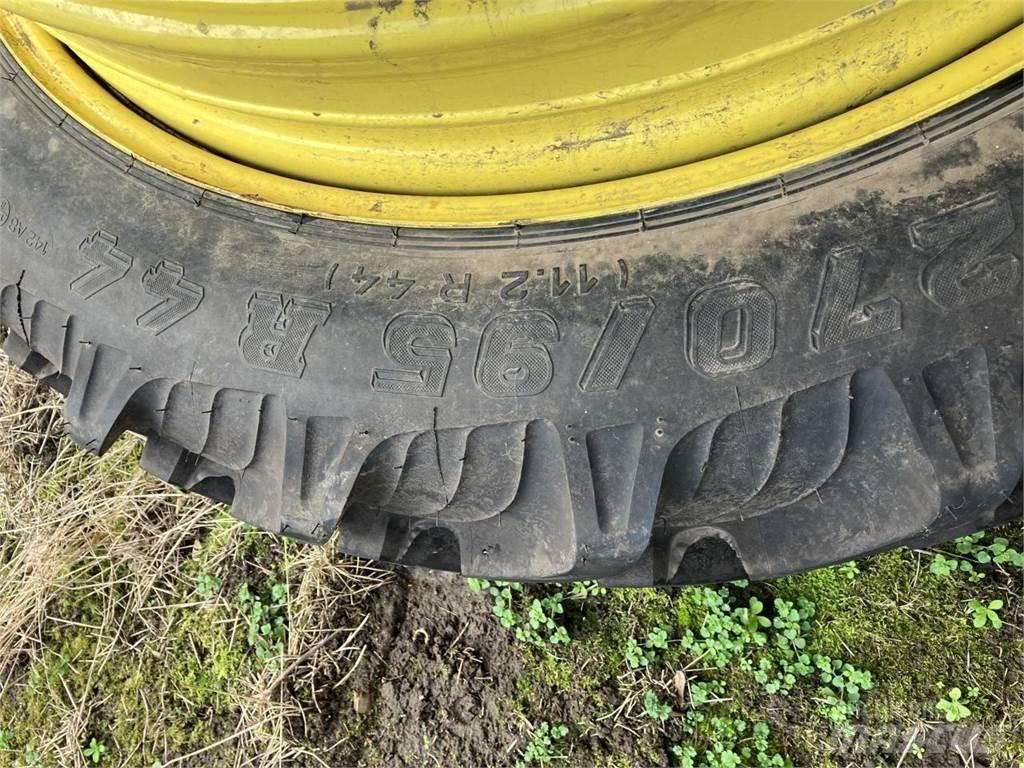 Taurus 270/95R44 Колелета/Гуми