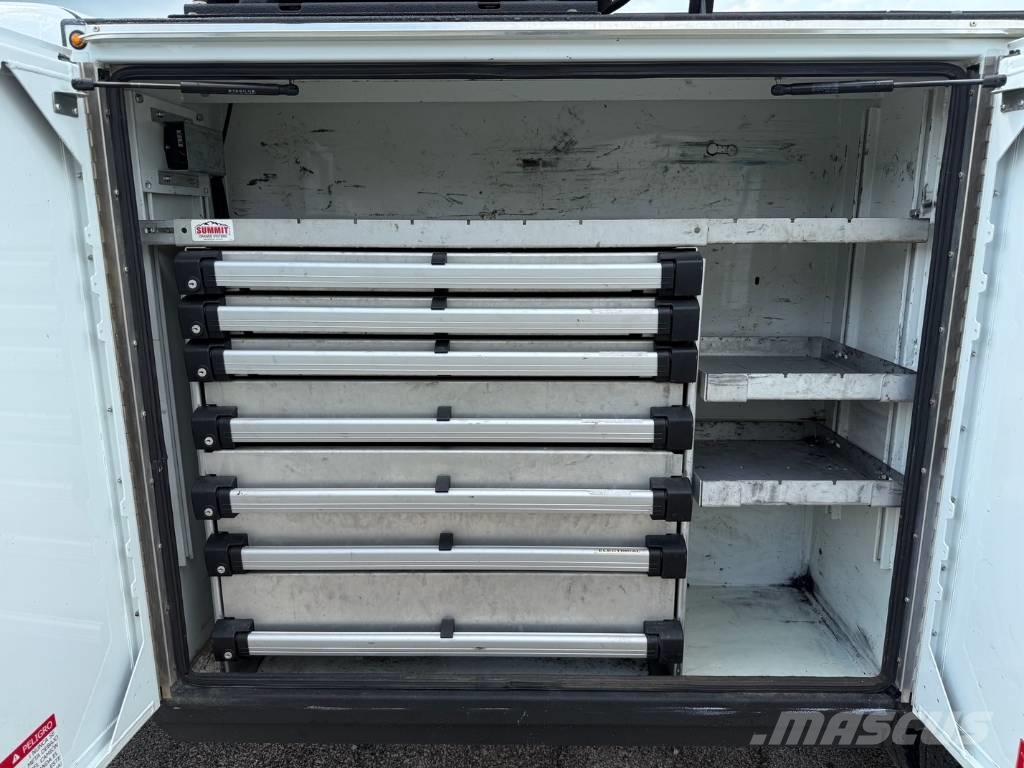 RAM 5500 TRADESMAN Общински/универсални превозни средства
