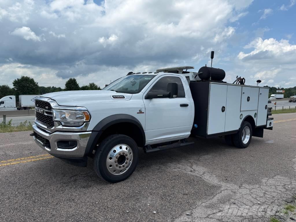 RAM 5500 TRADESMAN Общински/универсални превозни средства

