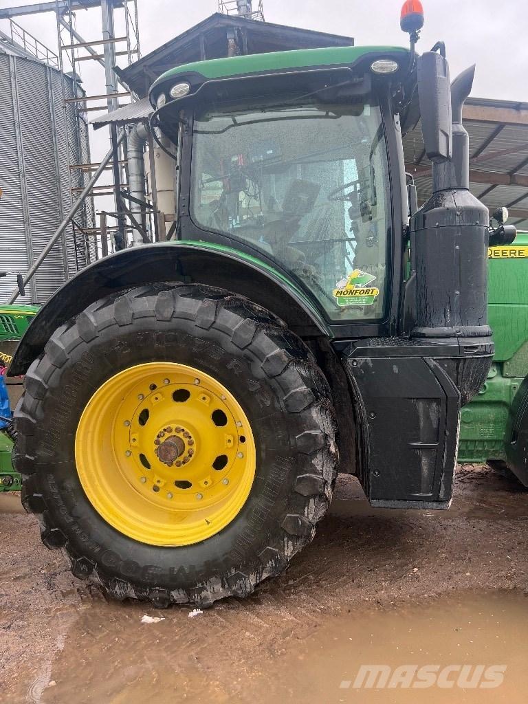 John Deere 8320 R Трактори
