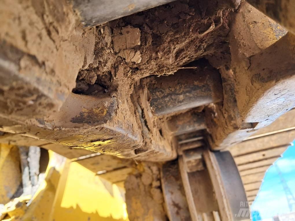 Komatsu D61PXI-24E0 Верижни булдозери
