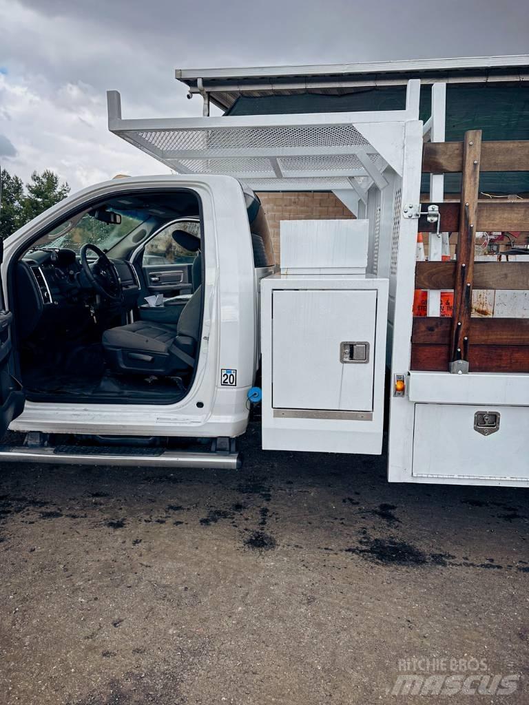 Dodge Ram 5500 Общински/универсални превозни средства
