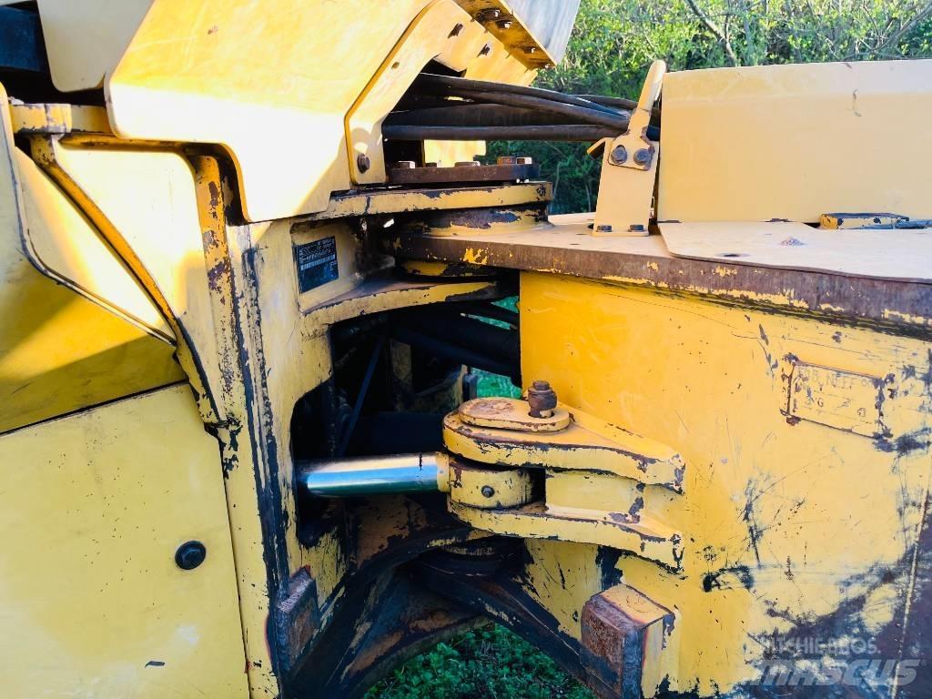 CAT 545 C Скидери
