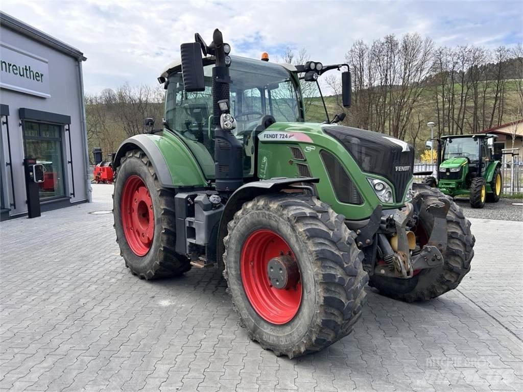 Fendt 724 Vario Трактори