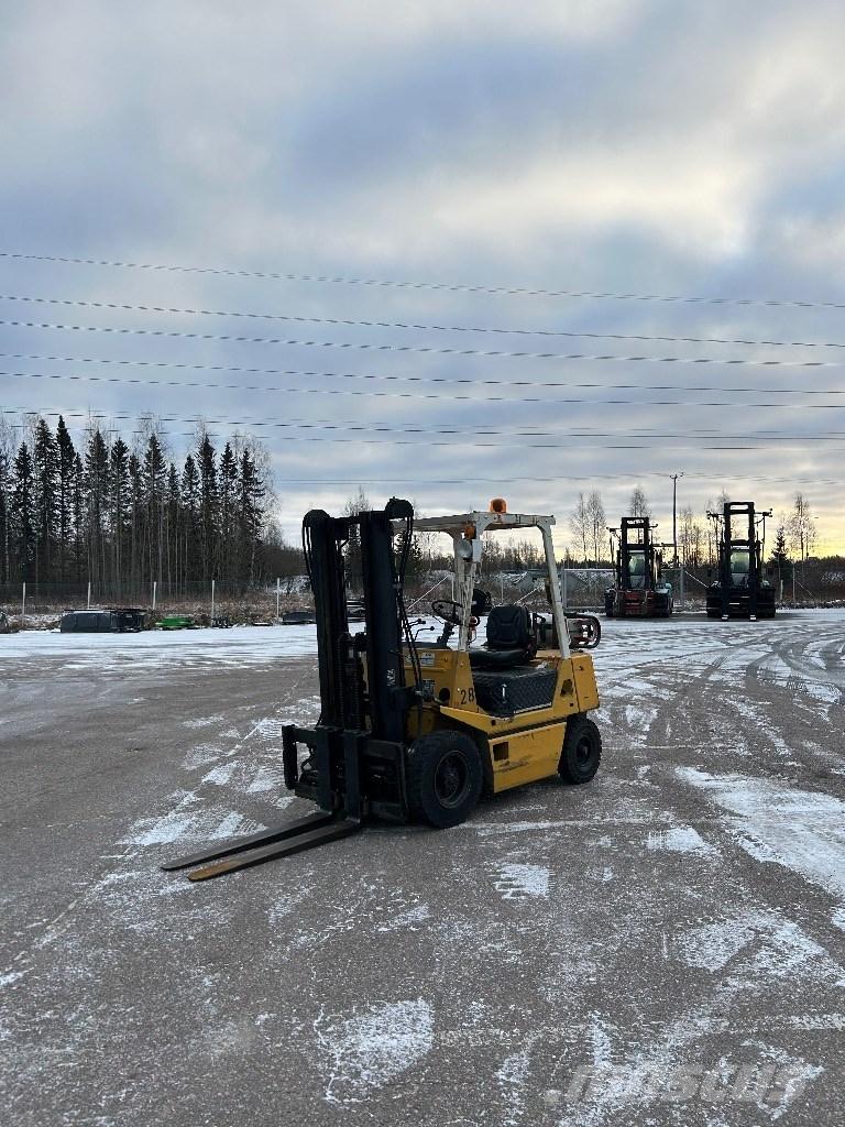 TCM FG 25 N2 Камиони с АГУ