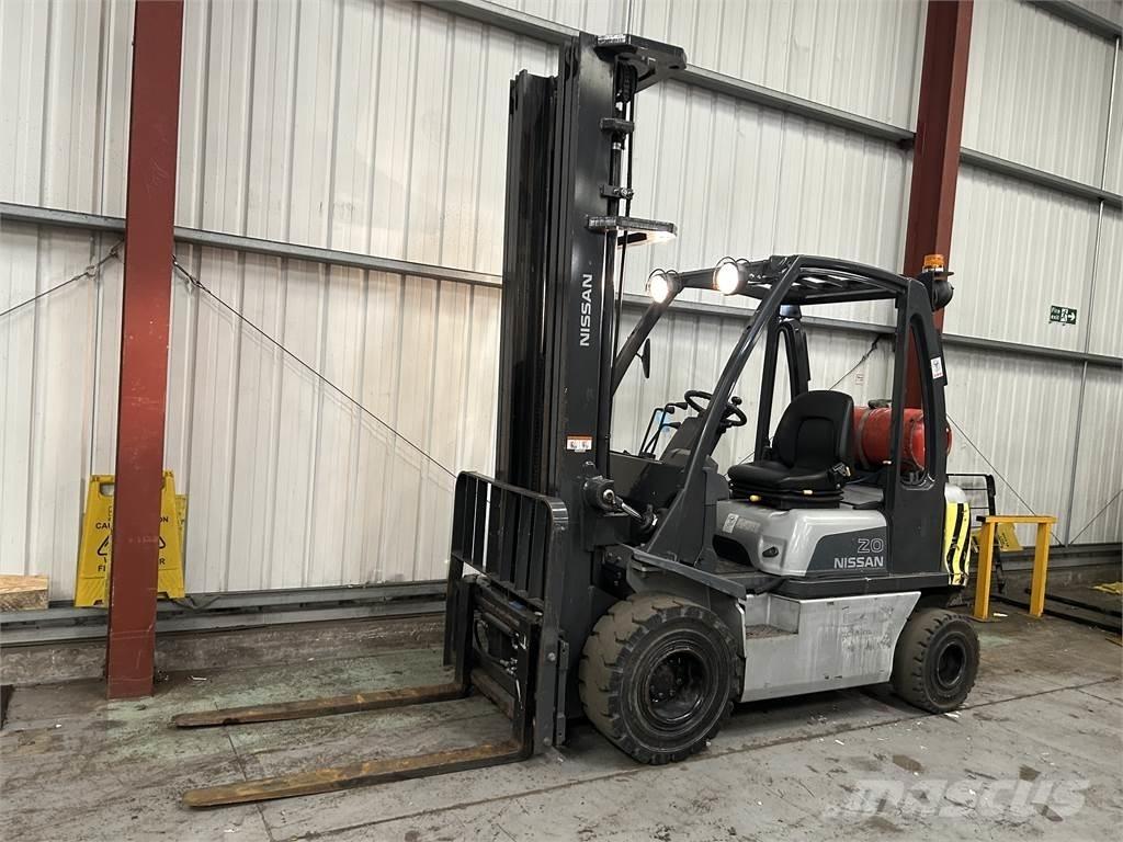 Nissan U1D2A20LQ Камиони с АГУ