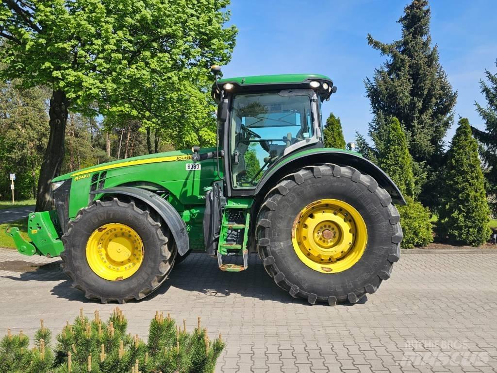 John Deere 8245 R Трактори