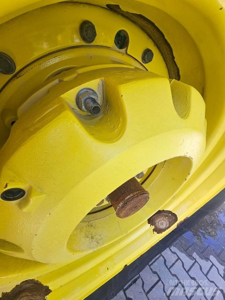 John Deere 8245 R Трактори