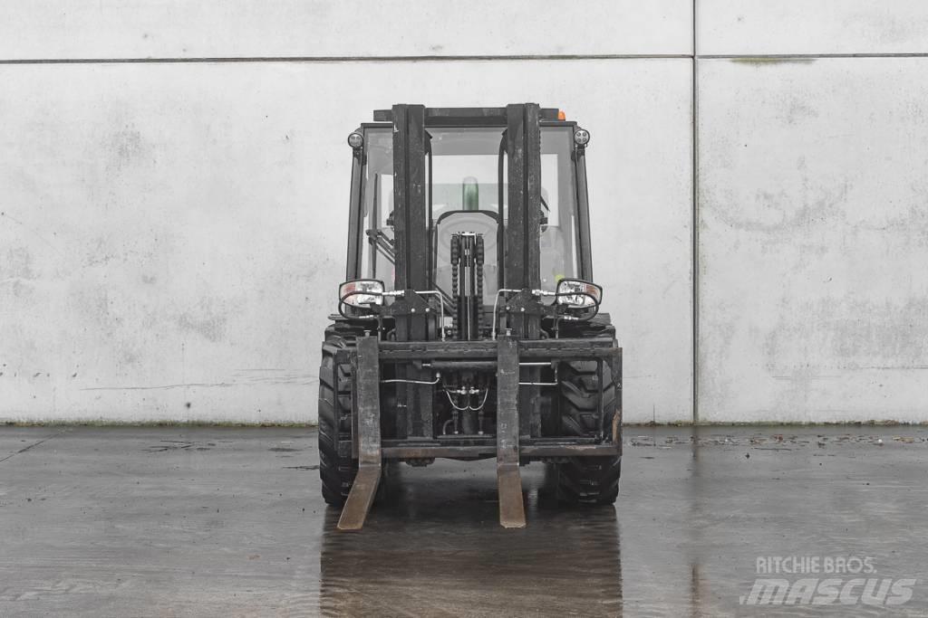 Manitou MC 30-4 D Дизелови камиони