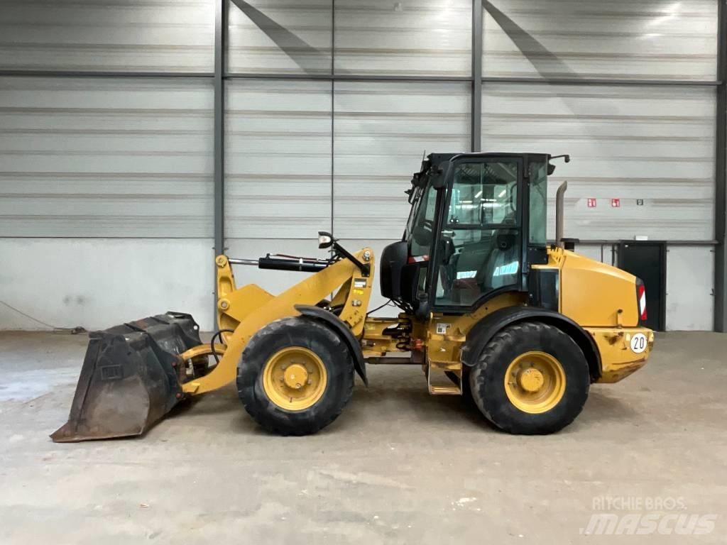 CAT 908 M Колесни товарачи