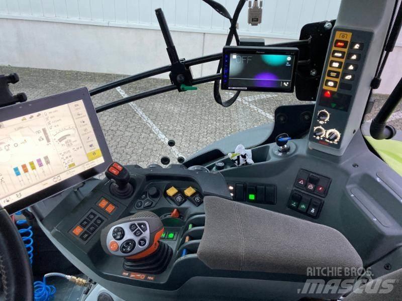CLAAS AXION 870 Трактори