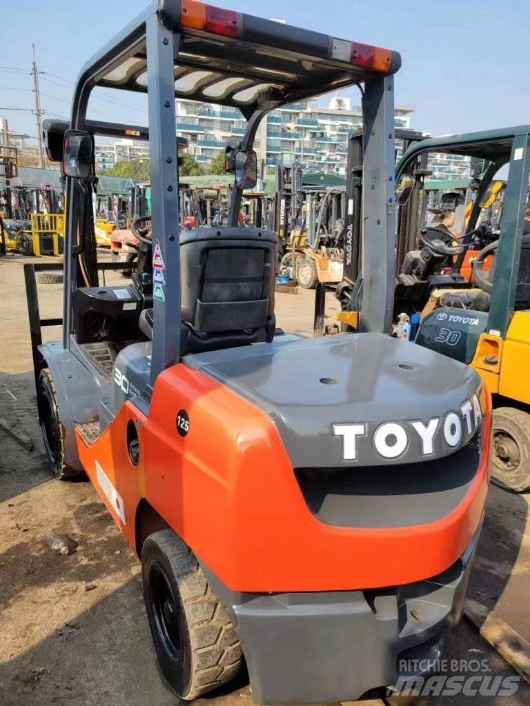 Toyota FD 30 8f Дизелови камиони