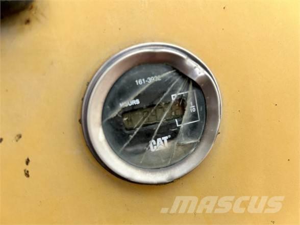 CAT D3G LGP Верижни булдозери
