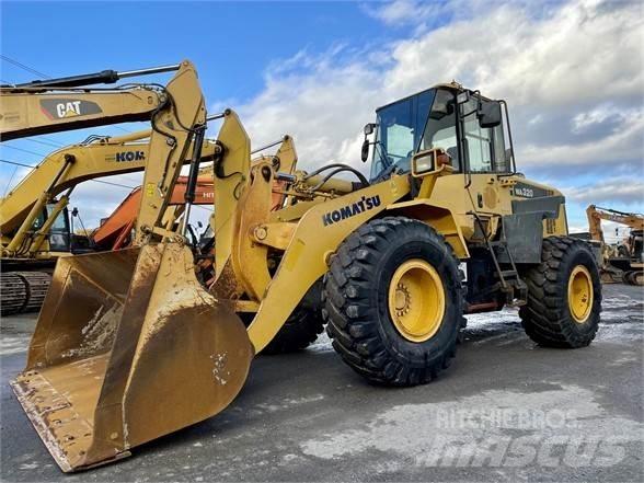 Komatsu WA320 Колесни товарачи
