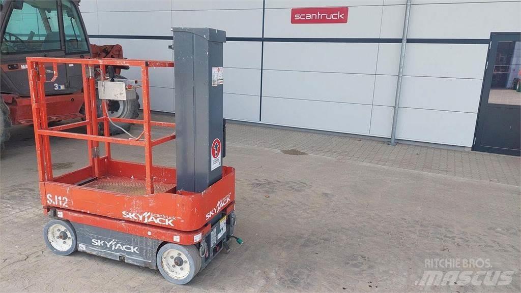 SkyJack SJ12 Вертикални мачтови повдигачи
