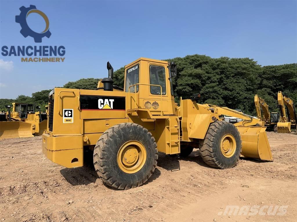 CAT 966C Колесни товарачи