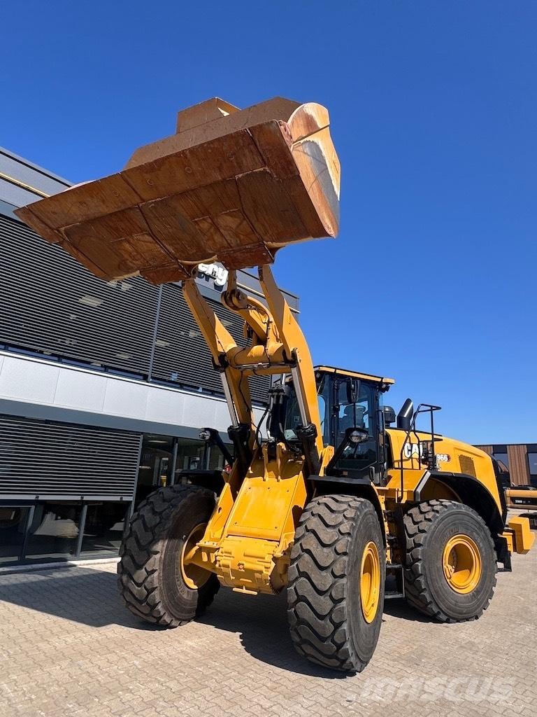 CAT 966 Колесни товарачи