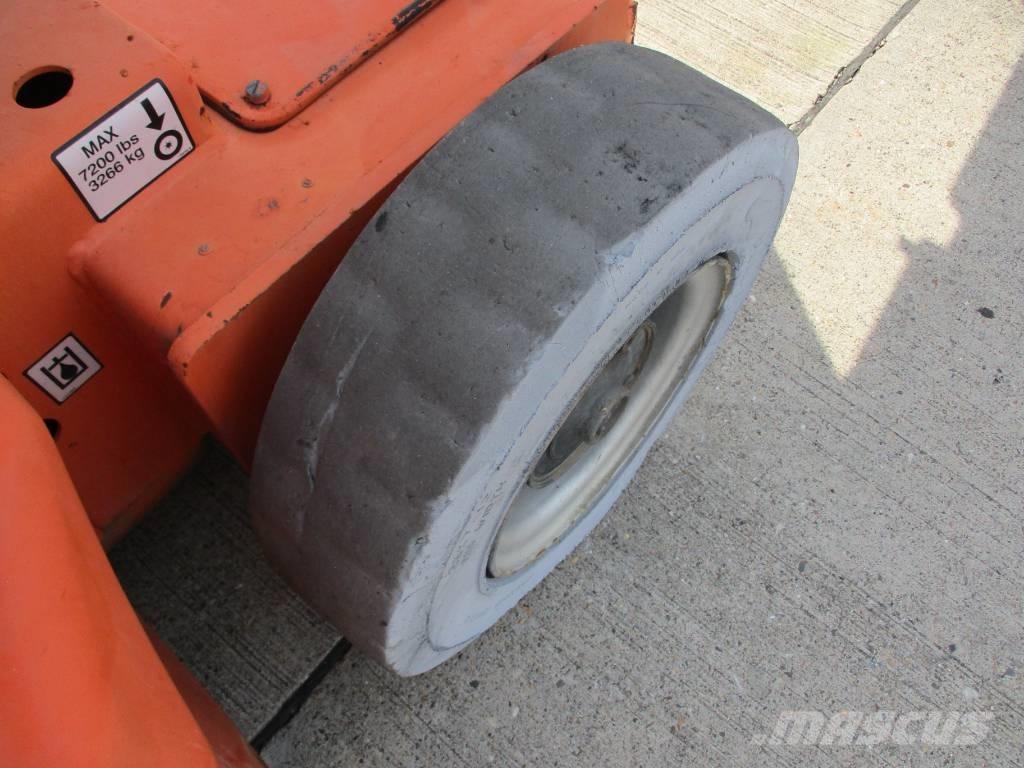 JLG E400 AJPN (745) Компактни самоходни стрелови подемници
