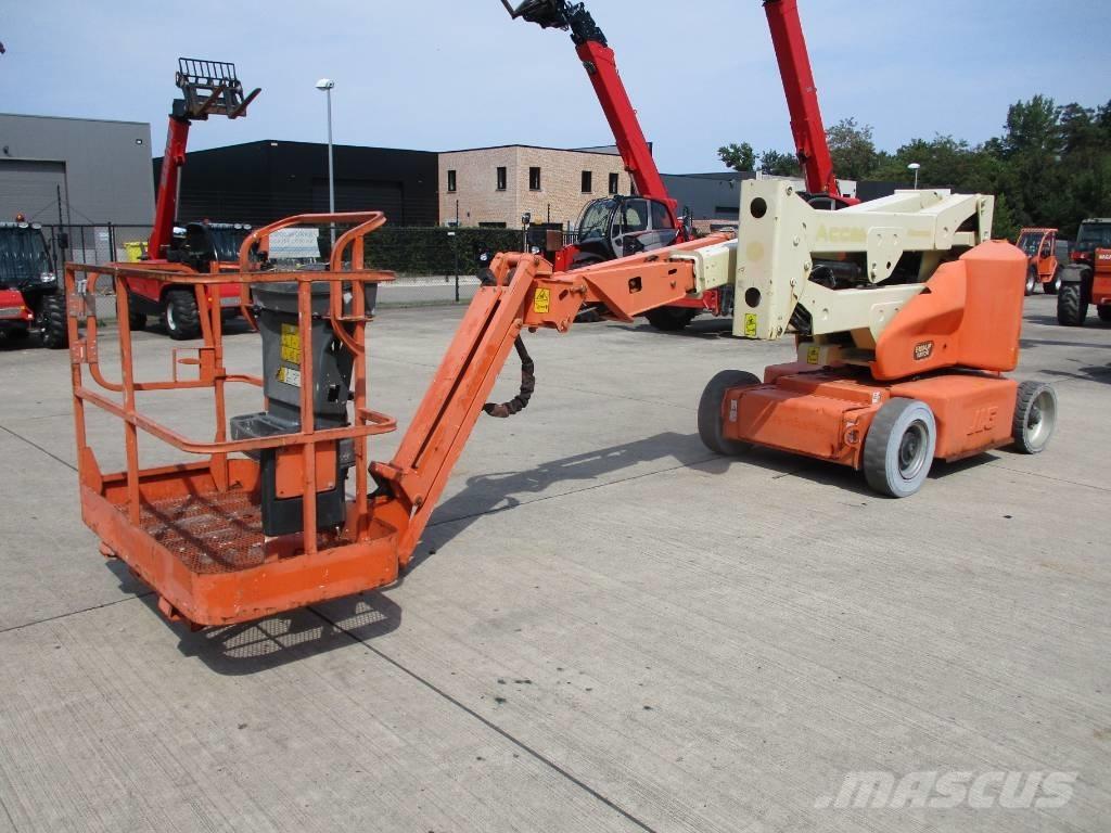 JLG E400 AJPN (745) Компактни самоходни стрелови подемници

