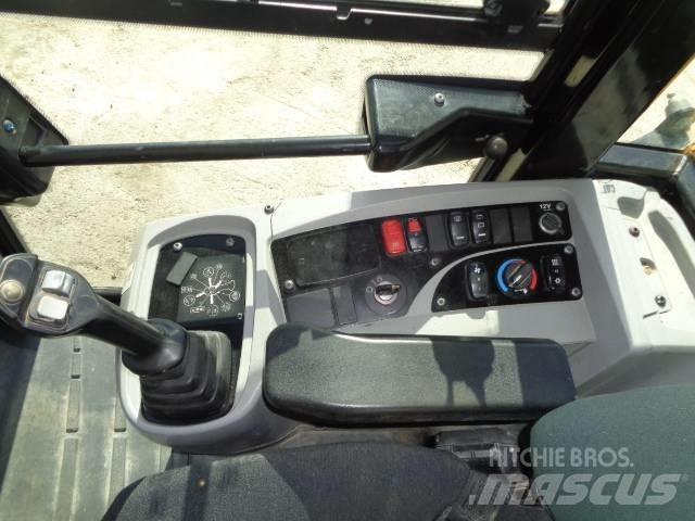 CAT 908M Колесни товарачи