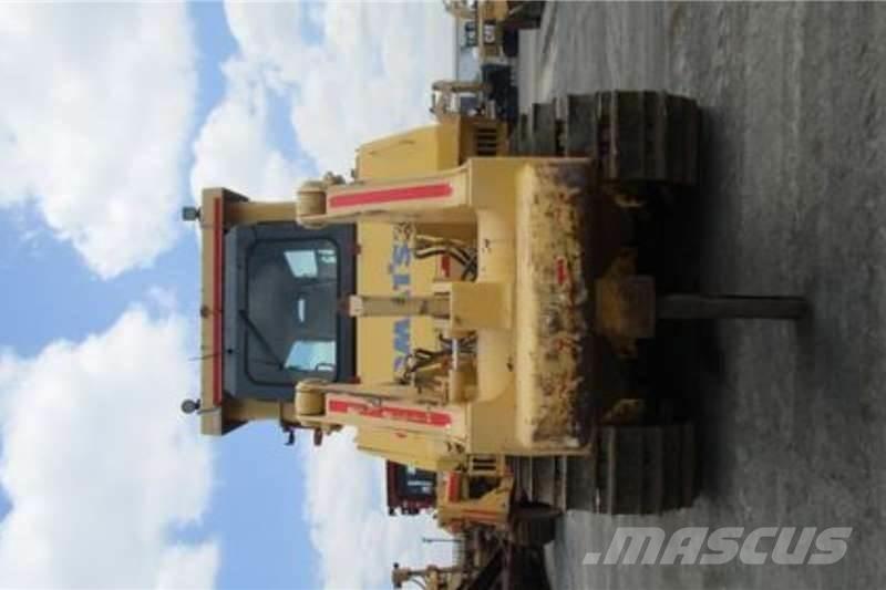 Komatsu D275A-5 Верижни булдозери
