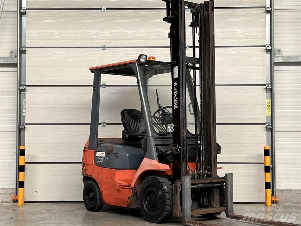 Toyota 02-7FDF15 Дизелови камиони