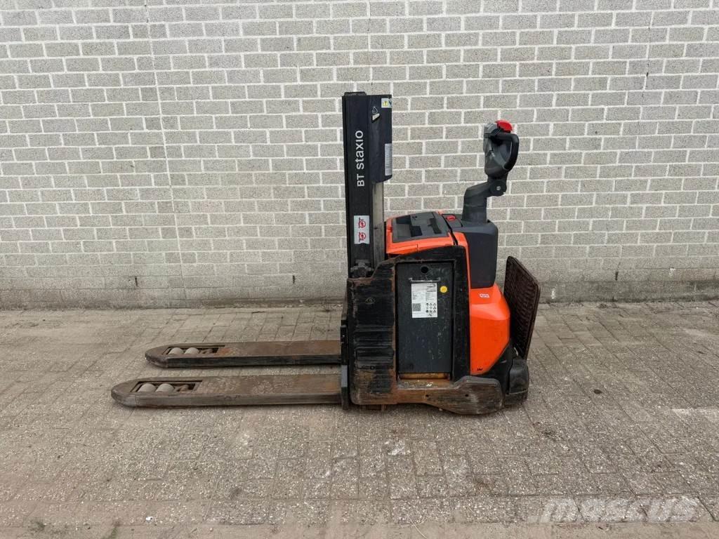 Toyota SWE200D Колички високоповдигачи с теглич