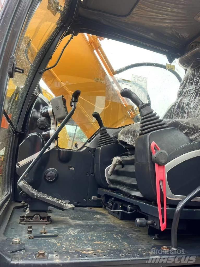 Hyundai R220LC-9S Колесни екскаватори
