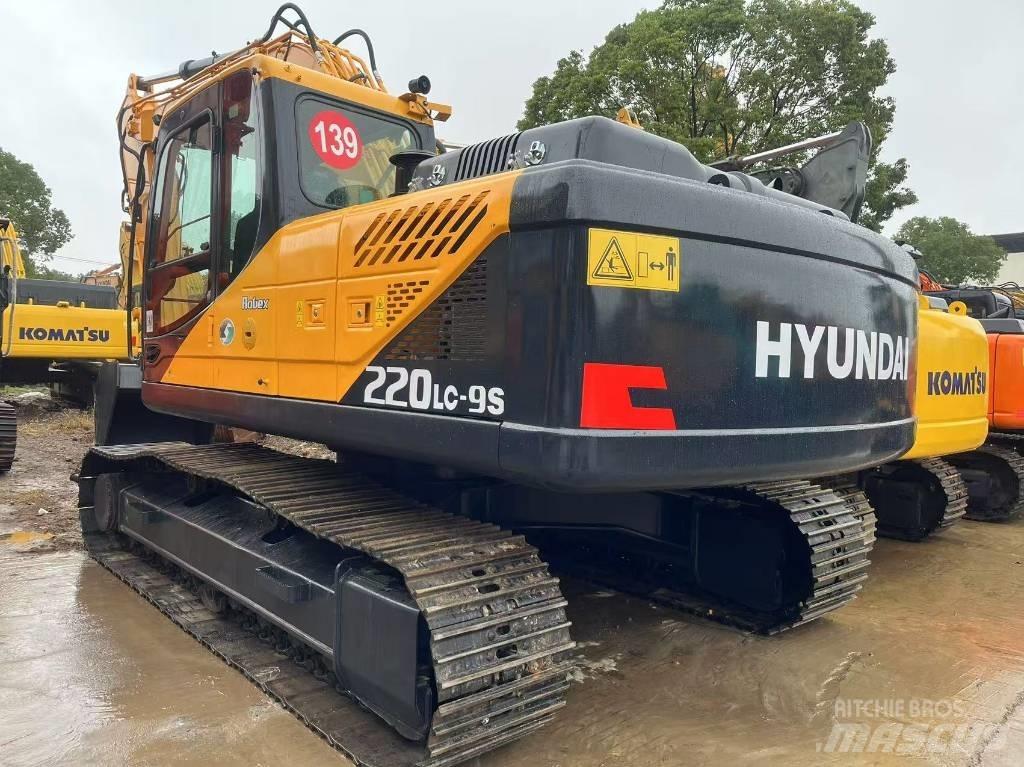 Hyundai R220LC-9S Колесни екскаватори