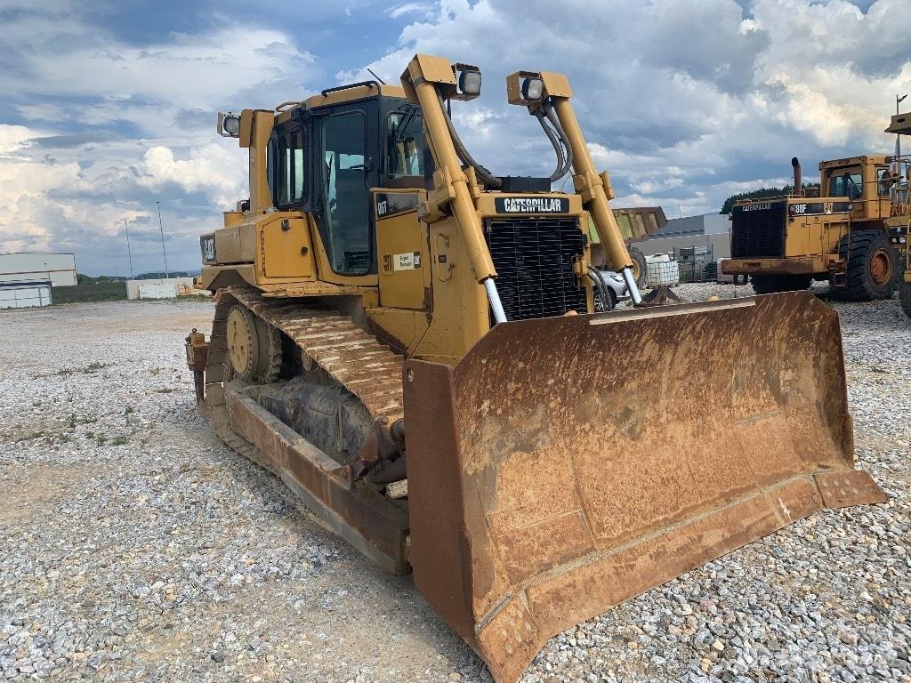 CAT D 6 T Верижни булдозери
