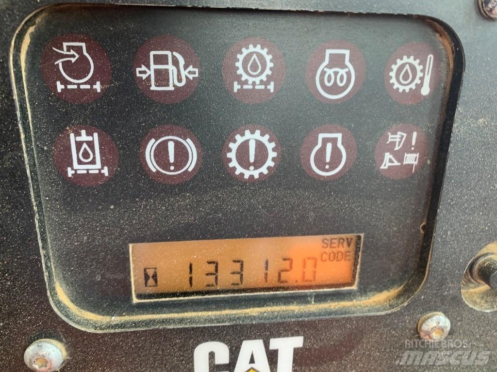 CAT D 6 T Верижни булдозери
